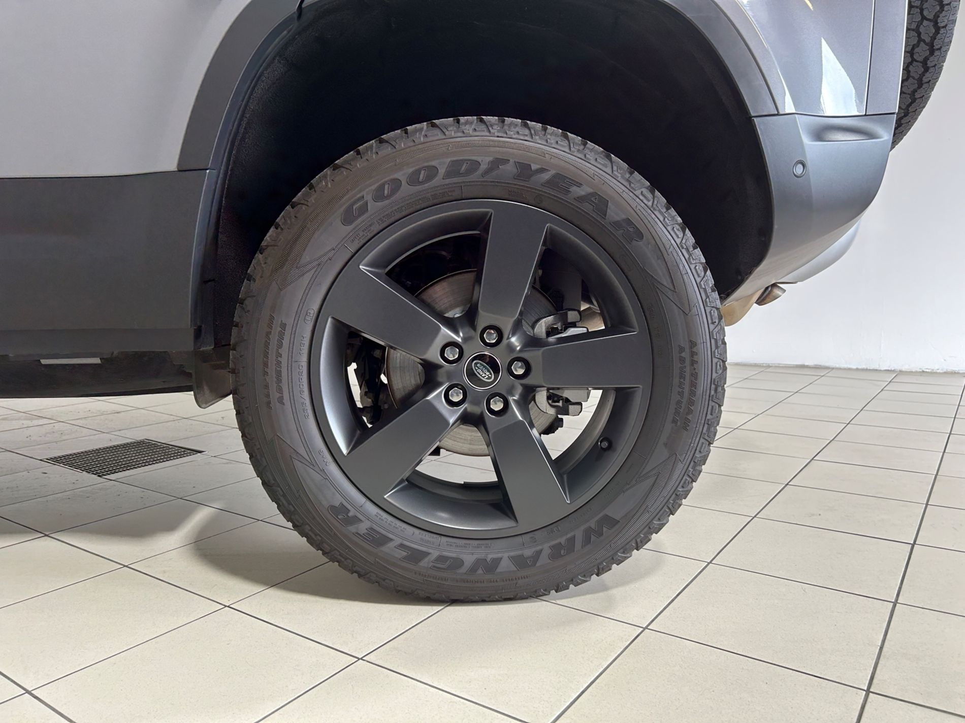 Defender 110 3.0d i6 mhev SE awd 200cv auto - Autoviemme